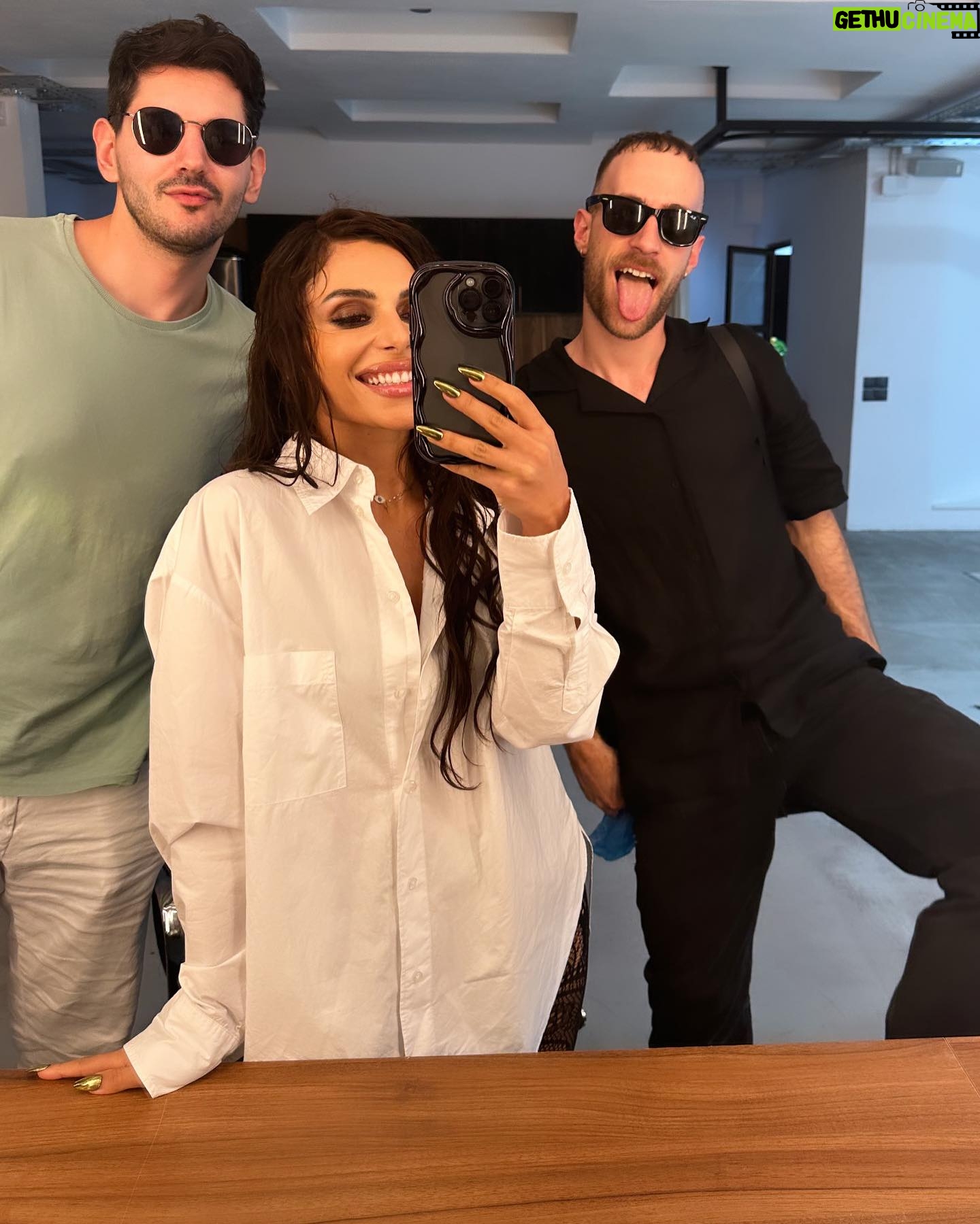 Eleftheria Eleftheriou Instagram - Shooting day… preparing my summer tour 🎶🎤🎶🎤🎶🎤 #sepirasovaratour #eleftheriaeleftheriou #elle #live #tour