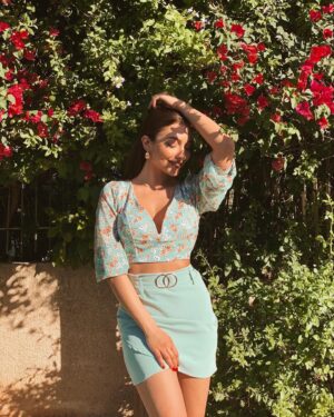 Elena Pieridou Instagram - Sunshine on my mind 🌺 #wearing @nominatoboutique #nominatoboutique