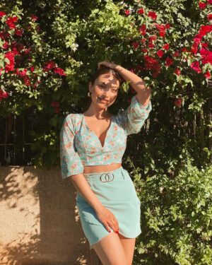 Elena Pieridou Instagram - Sunshine on my mind 🌺 #wearing @nominatoboutique #nominatoboutique