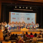 Elena Asimakopoulou Instagram - Χρόνια πολλά Μανούλες να χαίρεστε τα παιδάκια σας και εκείνα εσας!!!❤️❤️❤️ Σήμερα παρακολούθησα πολλά παιδάκια που έκαναν τις Μανούλες τους πολύ περήφανες και μέσα σε αυτά ήταν και το δικό μου!!! Προφανώς και χαίρομαι για την θέση που πήρε γιατί έχει προσπαθήσει η ίδια παρά πολύ…. Περισσότερο όμως χαίρομαι που είδα παιδάκια ενωμένα να χαίρονται με την χαρά των συναθλητών τους και αυτό σίγουρα το ενισχύει πολύ ο αθλητισμός αλλά αν δεν το φέρνουν και τα παιδιά από το σπίτι τους δεν φτάνει!!! Μια υπέροχη διοργάνωση έφτασε στο τέλος της και πραγματικά μπράβο σε όλα τα παιδιά,τους γονείς και τους προπονητές τους!!! @hpsaf @evaspyrou @vertical_arts 👏🏻👏🏻👏🏻👏🏻👏🏻👏🏻 #happymothersday #hpsaf #verticalarts