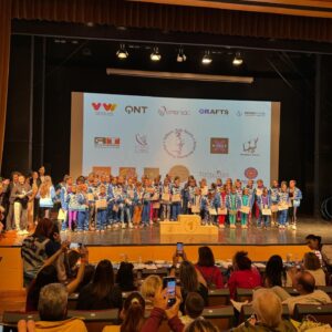 Elena Asimakopoulou Instagram - Χρόνια πολλά Μανούλες να χαίρεστε τα παιδάκια σας και εκείνα εσας!!!❤️❤️❤️ Σήμερα παρακολούθησα πολλά παιδάκια που έκαναν τις Μανούλες τους πολύ περήφανες και μέσα σε αυτά ήταν και το δικό μου!!! Προφανώς και χαίρομαι για την θέση που πήρε γιατί έχει προσπαθήσει η ίδια παρά πολύ…. Περισσότερο όμως χαίρομαι που είδα παιδάκια ενωμένα να χαίρονται με την χαρά των συναθλητών τους και αυτό σίγουρα το ενισχύει πολύ ο αθλητισμός αλλά αν δεν το φέρνουν και τα παιδιά από το σπίτι τους δεν φτάνει!!! Μια υπέροχη διοργάνωση έφτασε στο τέλος της και πραγματικά μπράβο σε όλα τα παιδιά,τους γονείς και τους προπονητές τους!!! @hpsaf @evaspyrou @vertical_arts 👏🏻👏🏻👏🏻👏🏻👏🏻👏🏻 #happymothersday #hpsaf #verticalarts
