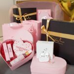 Elena Asimakopoulou Instagram - 💖Huge Valentine’s Giveaway💖 Τον Ωραιότερο διπλό Διαγωνισμό για του Αγίου Βαλεντίνου σας ετοιμάσαμε μαζί με την @emmanouela_make_up_artist για 6 Νικήτριες που θα κερδίσουν AirPods,Καλλυντικά από @emmanouela_cosmetics και Παπούτσια από @scarpiamo_by_elena !!! Ακολουθήστε σωστά τα παρακάτω βήματα!!!💖💖💖 💖Follow @scarpiamo_by_elena & @emmanouela_cosmetics 💖Tag 3 φίλες σας!!! 1η Νικήτρια AirPods Και απο την 2η έως και την 6η Νικήτρια Gift Box Heart από @emmanouela_cosmetics και Υποδήματα από @scarpiamo_by_elena !!! Λήξη διαγωνισμού 14/2!!! #hugevalentinesgiveaway #valentinesgiveaway #giveaway #emmanuelacosmetics #scarpiamobyelena