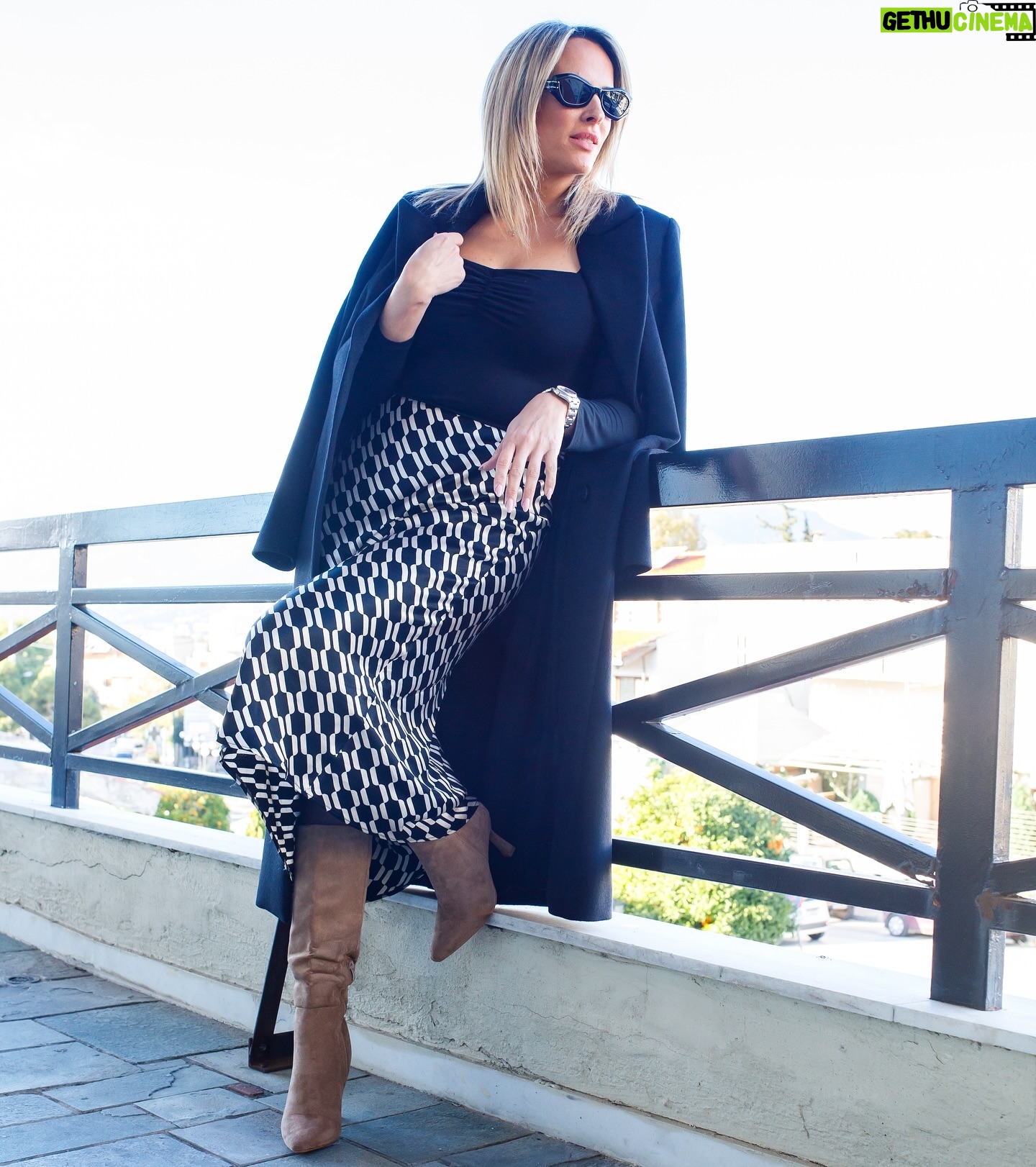 Elena Asimakopoulou Instagram - Sunday is a time when you sit back and reflect on all the blessings that you have received! Smile at all the good things you are enjoying! #sunday #feelblessed #enjoylife #happyness #outfit #enzzo_fashion #boots #scarpiamo_by_elena #linkinbio