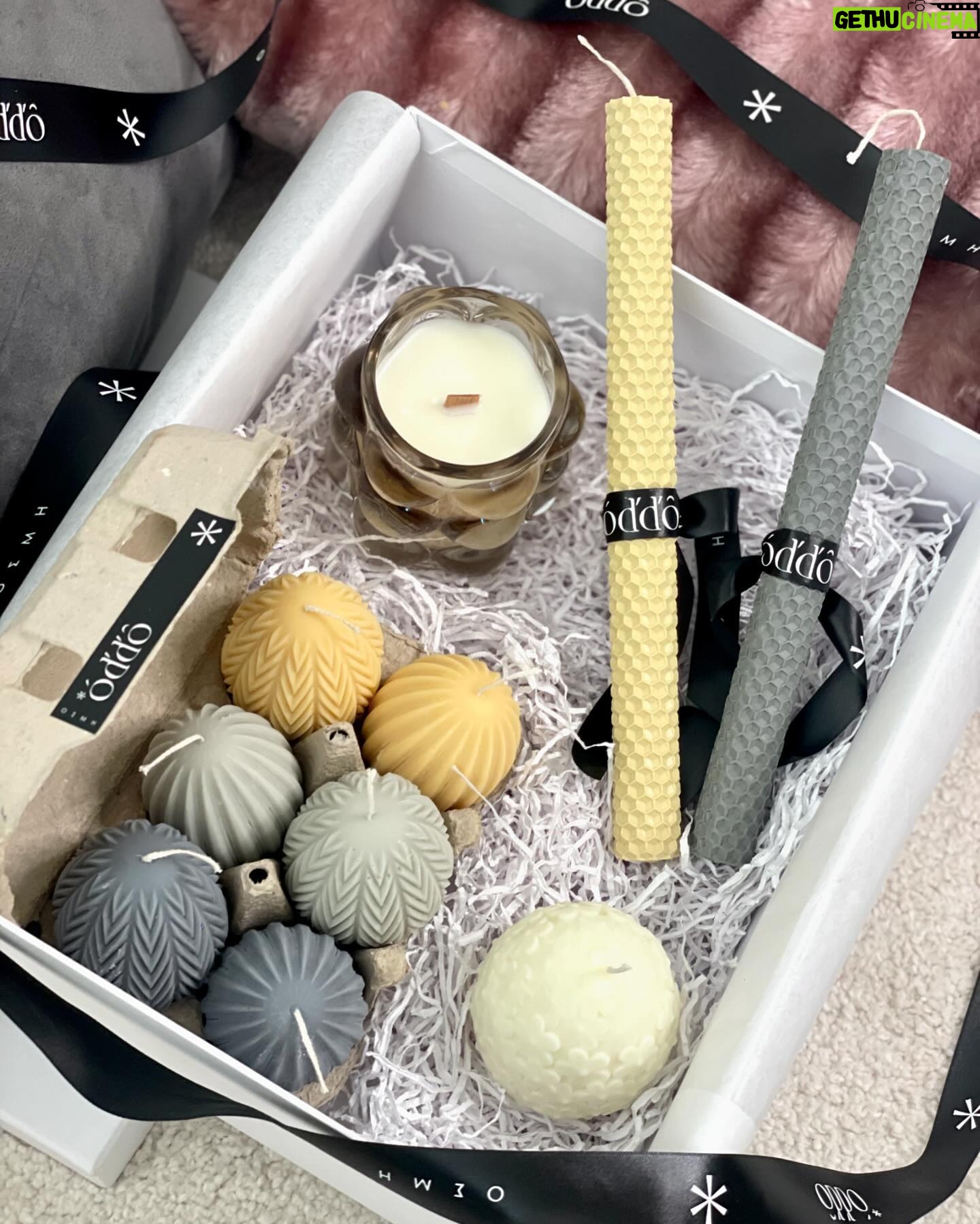 Elena Asimakopoulou Instagram - 🐣EASTER GIVEAWAY🐣 Express Πασχαλινός Διαγωνισμός από @oddo_candles by @dimitris__maziotis σε 5 Νικητές για τα δώρα της τελευταίας στιγμής,του Νονού και όχι μόνο!!! 🐣Μόνο με ένα FOLLOW σε @oddo_candles & @dimitris__maziotis και ένα like στο Post Κλήρωση τυχερών την Μ.Τετάρτη ! 1ος νικητής : Mega Box αξίας 120€ με αρωματικά κεριά σε αυγοθήκη,ένα κερί αυγό αρωματικό μεγάλο , ένα αρωματικό κερί 100% σόγιας 170gr και ένα σετ λαμπάδες . 2ος νικητής :Gift Box αξίας 85€ με αρωματικά κεριά σε αυγοθήκη,ένα κερί αυγό αρωματικό μεγάλο και ένα σετ λαμπάδες . 3ος νικητής : Gift Box αξίας 55€ με 2 αρωματικά κεριά σε σχήμα αυγού ,ένα κερί αυγό αρωματικό μεγάλο και μια λαμπάδα. 4ος νικητής : Gift Box αξίας 40€ με 3 αρωματικά κεριά σε σχήμα αυγού και μια λαμπάδα . 5ος νικητής : Ένα σετ με δυο λαμπάδες αξίας 30€ #eastergiveaway #oddocandles