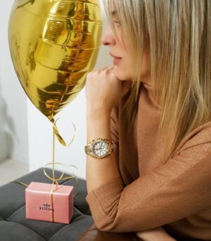 Elena Asimakopoulou Instagram - 🌟Valentine’s Giveaway🌟 
Έτσι για να ξεκινήσει ωραία το Σαββατοκύριακο μας κορίτσια!!! 
🌟Μόνο με ένα Follow @makris_kosmimata 
παίρνετε μέρος στον διαγωνισμό για αυτό το καταπληκτικό ρολόι Festina!!! 
Τετάρτη 14/2 θα βγάλω την νικήτρια!!!💖💖💖 

#giveaway #makriskosmimata