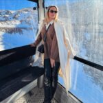 Elena Asimakopoulou Instagram - Χρόνια πολλά βρε παιδιά! Να είστε όλοι καλά! 🎅🏻🎄🎁 #christmas #holidays #happy #mountain #lazydays