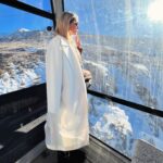 Elena Asimakopoulou Instagram - Χρόνια πολλά βρε παιδιά! Να είστε όλοι καλά! 🎅🏻🎄🎁 #christmas #holidays #happy #mountain #lazydays