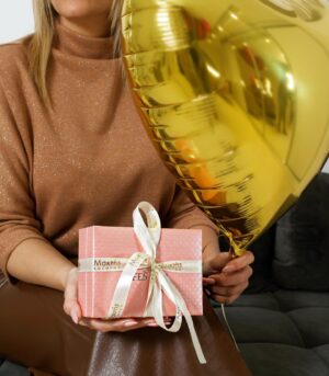 Elena Asimakopoulou Instagram - 🌟Valentine’s Giveaway🌟 
Έτσι για να ξεκινήσει ωραία το Σαββατοκύριακο μας κορίτσια!!! 
🌟Μόνο με ένα Follow @makris_kosmimata 
παίρνετε μέρος στον διαγωνισμό για αυτό το καταπληκτικό ρολόι Festina!!! 
Τετάρτη 14/2 θα βγάλω την νικήτρια!!!💖💖💖 

#giveaway #makriskosmimata
