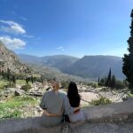 Elena Asimakopoulou Instagram – Η τελευταία φορά που ήρθα στους Δελφούς ήταν στην ηλικία της κόρης μου…προσπάθησα να μεταλαμπαδεύσω τις γνώσεις μου αλλά τελικά διαπίστωσα πως εκείνη θυμόταν περισσότερα από εμένα καθώς τα είχε διδαχθεί πρόσφατα και με εντυπωσίασε! Τελικά αυτή η εκδρομή μάλλον έμαθε περισσότερα σε εμένα παρά σε εκείνη….😜😜😜 
#trip #delfous #delfousaraxova #wewkend #weekendvibes #arachova #meandyou
