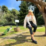 Elena Asimakopoulou Instagram – Στην εξοχή συναντάς και παγώνια!!! 🦚🦚🦚

#somwherebeautiful #nature #animals #feelgood #magicplace