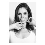 Elena Furiase Instagram - Se cumplió el año… 36! Hoy todo me hacía llorar, de amor, por supuesto…En un momento de mucho batiburrillo e incertidumbre me siento querida, admirada, deseada, bendecida y afortunada… y eso es más que todo. 🫶🏾Gracias por vuestros mensajes de cariño… los recibo con gusto 🫂 A seguir sin cesar, sin mirar hacia atrás, con paso firme y la sonrisa por dentro🙏🏽 que nos venga todo lo bueno, a tod@s sin distinción.Y lo malo…que se quede, al menos, donde está… o desaparezca! ¡GRACIAS!