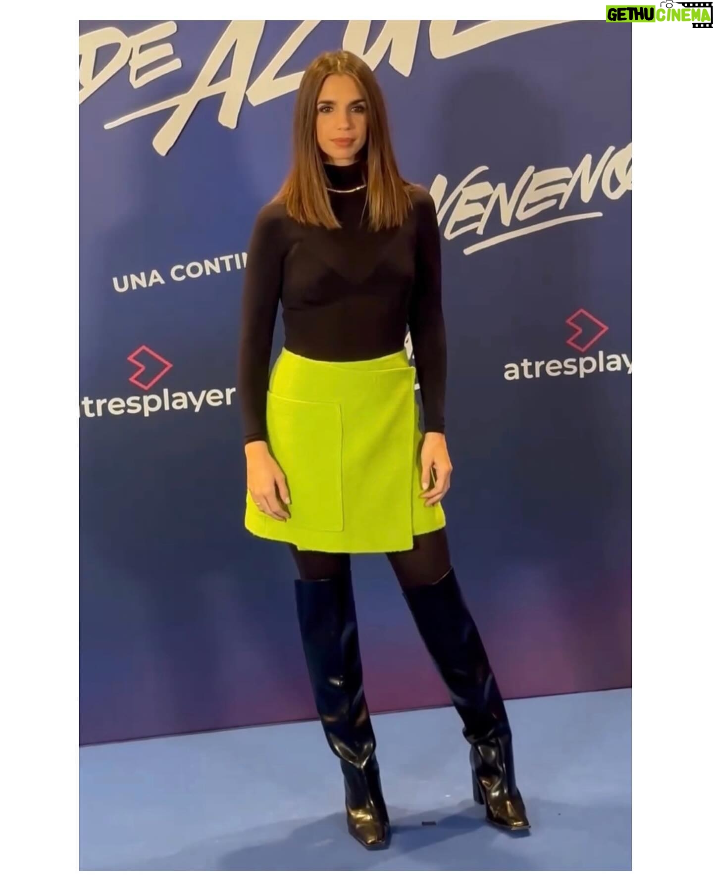 Elena Furiase Instagram - No me pudo gustar más “Vestidas de Azul” que serie tan necesaria, tan real… impresionante todo el elenco, pero mi aplauso va, sobretodo, a esas pedazo de mujeres valientes, grandes actrices y a las supervivientes de una época llena de odio. Enhorabuena a todo el equipo y a VOSOTRAS!👏🏽👏🏽 No quiero hacer spoiler 🚫 pero me llevé un sorpresón en el capítulo 2: “Tamara”…❤️ @atresplayer @javviercalvo @soyambrossi y a todo el equipo de directores y directoras! **************************** @capelliercapellier @samsoesamsoe @wolford @hm @valytyplace @pdpaola_jewelry @muchoartemanagement @sofiapedroche