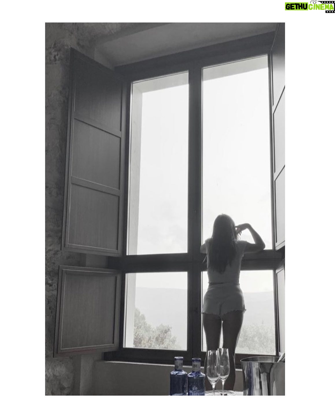 Elena Furiase - 6.7K Likes - A veces la Ma/Pa/ternidad merece un descanso, aunque solo sea de 24h… ⛰️🌳
@gonzalos.g mi mejor todo💚
#castillatermalbrihuega 🧖🏽♀️