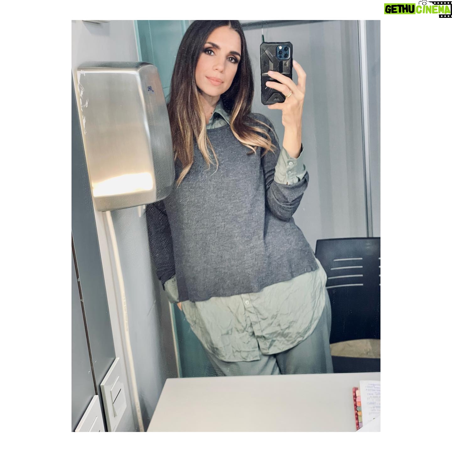 Elena Furiase Instagram - Las horas de espera… gracias vida! 🎥 Se avecina un nuevo proyecto! Divertido no, lo siguiente! No me preguntéis que no puedo hablar!🤫😘🤣