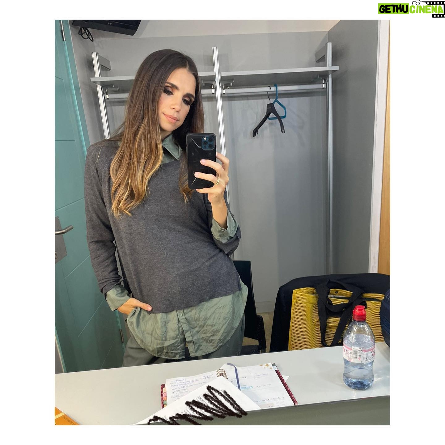Elena Furiase Instagram - Las horas de espera… gracias vida! 🎥 Se avecina un nuevo proyecto! Divertido no, lo siguiente! No me preguntéis que no puedo hablar!🤫😘🤣