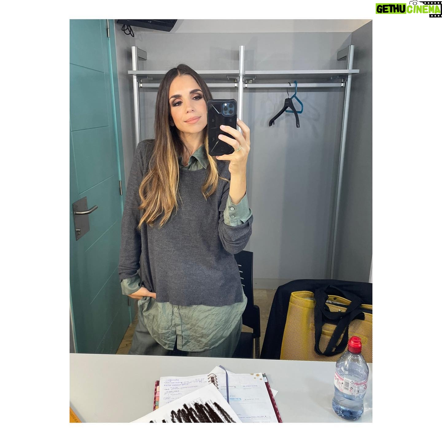 Elena Furiase Instagram - Las horas de espera… gracias vida! 🎥 Se avecina un nuevo proyecto! Divertido no, lo siguiente! No me preguntéis que no puedo hablar!🤫😘🤣