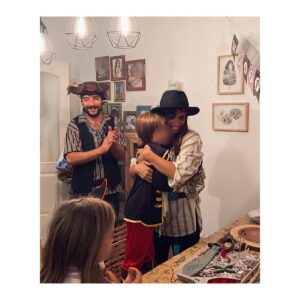 Elena Furiase Instagram - Jamás imaginé una vida mejor…  Felices 5 mi amor. ♥️ mi niño precioso! Siempre a tu lado. 🤞🏽
#lavidapirataeslavidamejor
