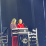 Elena Furiase Instagram - Anoche, en Huelva, se celebró la 3ª edición de los Premios Carmen pero para mí fue la primera… y lo pasé tan bien y me hicieron sentir tan parte de Andalucía (como realmente me siento 😅) que espero que no haya sido la última. Gracias, gracias @acacineandaluz ✨ y @muchoartemanagement 🫂 Además entregué dos premios con la presiossiisima @kiramiro ❤️ Una noche que me la guardo pa’ mí! ::::::::::::::::::::::::::::: @pedrodelhierro_official el look era…😍 @diorbeauty y @jclorabeauty GRACIAS @mdepaulet ✨ @capelliercapellier mi Top!