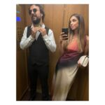 Elena Furiase Instagram - Hace 6 años una nochebuena, en Barcelona, este señor que tengo al lado me robó un beso. Yo estaba bastante mal por motivos de la vida, y ese beso me salvó. Así que aquí sigo, ligada a ese beso, celebrando cada día, cada minuto, cada segundo que paso a tu lado. Te quiero tanto @gonzalos.g feliz aniversario. (Sí, celebramos dos, el de boda y el de vida) ❤️🙌🏽 Será por eso que me gusta tanto la nochebuena…