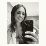 Elena Furiase Instagram – Anoche los gallegos me llevaron a la feria de Sevilla… 😅 algo es algo…🍷🌺 
Gracias @landrobertvg por hacerme reír, y a @robertovilar por ser siempre el mejor y “malicioso” anfitrión ❤️ 
@evitaiglesias @miguel.canalejo 🫶🏾🫶🏾
@muchoartemanagement