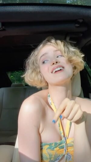 Elena Kampouris Instagram - Here we go my first reel😜Should I do more reels❓🎬I love this song makes me immediately want to dance💞🤟what songs do you dance to in the car?🎶 Desde Esa Noche @thalia @maluma  #ASL #AmericanSignLanguage #support #Deaf #community #learn #amor #love #music #reels #explore #Mexico #Latin #song #Colombia #feliz #happy #smile #happiness #dance #proud #mood #car #live #heart #linda #instagood #instadaily #instamusic #explorepage