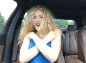 Elena Kampouris Instagram - ‪Suelta!💃🎀✨@angelesazulesmx @denisegutierrezoficial 🤟🎼#ASL #AmericanSignLanguage #support #Deaf #community #learn #language #amor #feliz #alegria #LosÁngelesAzules #Sueltaellistóndetupelo #Cumbia #Mexico #sing #Latin #Spanish #VivaMexico #linda #guapa #musicislife #world #music #sign #celebrate #mood #dance #goodvibes #weekend‬ #instamusic