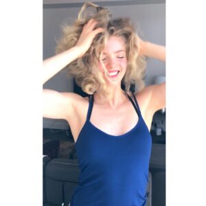 Elena Kampouris Instagram - ‪Lots of wonderful opportunities & big changes in the last few months🎬💇‍♀️Working really hard on something SUPER special but not allowed to post a thing🤫So here I am ! sorry for the long break I appreciate every single one of yours support & love, I hope you’ll be proud of what I’m accomplishing with some great people😘💝comment how did you feel cutting YOUR hair for the first time?? #excited #superhero #news #Millarworld #JupitersLegacy #CHLOE #newadventurenewlooksameme #film #art #movie #smile #positive #live #new #cinema #hair #style #curls #shorthair #blonde #bob #curly #adventure #fit #healthy #lifestyle #work #instagood #instadaily #instafun‬