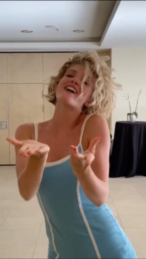 Elena Kampouris Instagram - Sometimes I can’t help but burst into song !!
besitos to everyone😘🥰😘
What have YOU been singing lately?🎶

#mood #sing #fun #summer #memories #weekend #dance #explore #love #goodvibes #adventure #beautiful #cool #Mexico #music #blue #travel #sweet #live #smile #lifestyle #health #happiness #life #sun #reels #explorepage #instalove #instagood #instadaily