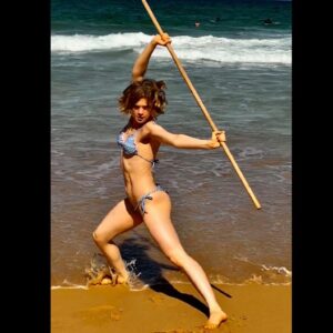 Elena Kampouris Instagram - #throwback to Australia training for a project on the beach⚔️💦🎬💪 @stefaniafrangista 

#strong #women #fitfam #grind #train #Australia #summer #beach #goals #gains #workout #motivation #fit #life #fitnessjourney #fitnessaddict #bikini #fitness #health #sport #body #abs #legs #healthy #fitspo #bts #sport #inspiration