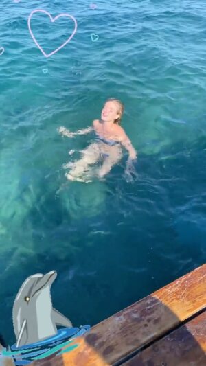 Elena Kampouris Instagram - In my element🐬🌊💙🌊🐬 δελφίνι δελφινάκι
the Greek waters always soothe me & make me want to sing!🎶When do you feel in your element?✨✨

#sea #happy #heart #Greece #girl #mood #home #beautiful #blue #summer #fun #love #smile #music #life #live #lifestyle #world #swim #travel #beach #inspiration #health #instagood #dance #sun #vibes #motivation #instadaily #explorepage