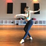 Elena Kampouris Instagram - ‪Let dance be movement motivated by your heart & soul✨🦋 @goldsgymbwnj @GoldsGym #dance #fit #fitness #fun #move #workout #happy #healthy #lifestyle #healthyliving #strong #soul #motivation #positive #exercise #music #body #legs #abs #health #dancer #weekend #gym #inspiration #ballet #hairstyle #goals #fitspo #instafitness #yoga ‬