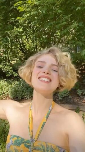 Elena Kampouris Instagram - I surrender to you Paradothika Se Sena💙🇬🇷I love this song by @natasatheodoridou 🎶I’ve been longing to get back to Greece for so long but work has taken me to other beautiful parts of the world. Though there’s nothing like going back home, seeing relatives and swimming in the majestic waters that soothe your soul🌊💗where do you go to find peace and solitude? 

#Greek #girl #love #Greece #heart #love #home #culture #summer #live #life #beautiful #music #joy #happy #peace #community #goodvibes #memories #travel #world #smile #sun #sing #dance #reels #instamusic #instafun #instadaily #explorepage