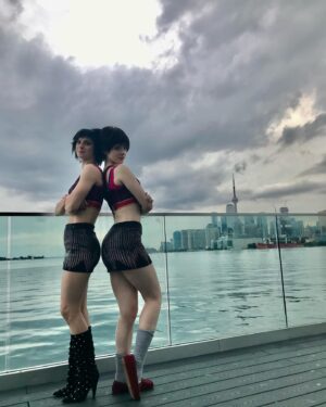 Elena Kampouris Instagram - No one can do anything without a great crew and especially amazing stunties💪they not only teach but take all the accidental punches- this is my babe! Aleche Rosano my stunt double representing CHLOE & her Italian passion💥❤️🇮🇹 @netflix #JUPITERSLEGACY

#behindthescenes #Millarworld #strong #women #beautiful #stunts #girlpower #fitness #fit #support #BTS #superhero #Chloe #ChloeSampson #comic #Netflix #action #film #epic #series #fandom #martialarts #Italy #Toronto #Canada #exercise #workout #fashion #style