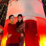 Elena Kong Mei-Yee Instagram - 第一次同今屆港姐季軍王敏慈合作，亦都係佢初次做嘉賓主持。 敏慈係一個非常聰明，勇敢勤力嘅女仔，對自己要求都好高㗎。 多謝你咁信任我哋，希望你喺北京一切順利，好快我哋又再合作啦！ #江美人 #江美儀 #王敏慈 #大灣區美味好玩攻略
