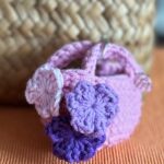 Elena Kong Mei-Yee Instagram - Handbag anyone? @happyyarn_kimbee #江美儀 #江美人 #happyyarn_kimbee #crochet #手作編織 #我鈎針編織老師係甘比