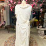Elena Kong Mei-Yee Instagram - Inspired by Guy Laroche’s vintage 1960 wrap dress, I made this dress during the lockdown with my original undyed jacquard silk full of butterfly pattern. The natural shine of the silk makes the dress like liquid silver when in movement on a person. This dress is versatile that can be worn in different ways in the front or back side because of the soft shawl collar and flap wrap around the dress as your liking. Thank you Elena Kong you look absolutely elegant in this number. 🌹💋🧡 James T. Couture #JamesTcouture #jacquardsilk #butterfly #wrapdress #vintagedesign #guylaroche #liquidsilver #hkamateurdesigner #amateurseamtress #dressmaker #femininity #ElegantStyle #hkfashion #vintagefashion #hkfashiondesigner #江美儀 #江美人 #萬千星輝頒獎典禮