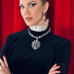 Elena Krygina Instagram - В любой милой девочке есть такая дамочка, которая испепеляет всё вокруг словом, взглядом или прикосновением😈 Обычно она просыпается, когда ей треплют нервы неопределенностью, в моменты несправедливости и если просто не покормили вкусно. Хэллоуин - скорее еще один повод ярко накраситься и выгулять своих демонов (им тоже надо)💃 Макияж поэтапно - завтра Пролукты подпишу в телеграме😉
