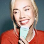 Elena Krygina Instagram – В этом году, как никогда, я получаю много сообщений от парней – своих друзей и друзей друзей, которые хотят купить на 8 марта подарок своей любимой именно в @krygina.cosmetics 🥰🌸 и, конечно же, просят совета🙋🏼‍♀️ так вот, парни! Все-все! Да и девушки (ведь много надо подарков купить подружкам, сестрам, коллегам и, конечно же, маме). Просто покупаете МАСКИ KRYGINA cosmetics – и сразу в дамки. Они универсальны, точно подойдут (можно за это не волноваться) и они такие жизнерадостные и весенние, что вы на 💯 попадете в точку с подарком🙋🏼‍♀️

Тем более, что доступны они на всех площадках! И на многих из них сейчас действуют супер предложения и акции🥳