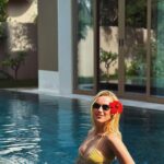 Elena Krygina Instagram - Какая такая метель?😎 ничего не слышала))) В @bijalresorts круглогодичный подогреваемый бассейн 🫧💛