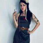 Elena Krygina Instagram - Новогодняя косплей-вечеринка KRYGINA team - событие, которое мы ждем в команде весь год))) В этом году я - Бритни Спирс из клипа “Toxic”💁🏼‍♀️ и вот вам еще любимые образы ребят, все, к сожалению, не влезли) кто больше всех понравился?