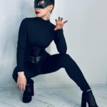 Elena Krygina Instagram - Новогодняя косплей-вечеринка KRYGINA team - событие, которое мы ждем в команде весь год))) В этом году я - Бритни Спирс из клипа “Toxic”💁🏼‍♀️ и вот вам еще любимые образы ребят, все, к сожалению, не влезли) кто больше всех понравился?