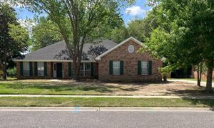 Elena Lyons Instagram - Home for Sale 
Owner Financing 
$50,000 down 
2750/month (Interest Only)
Helping my mother in law sell her home 🏠 
.
Fairhope, Alabama 
3br 3 baths & new sun room, 
New roof & plumbing thru-out
New Backyard Fence Enclosed - 
.
Email elena@grantcardone.com