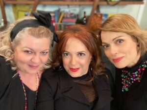 Eleni Randou Instagram - Ερχόμαστεε!!!
«Ζακέτα να πάρεις»
Πρεμιέρα 27 Μαρτίου στις 20:00👩‍👦
@ertofficial_ 
@zaketanapareis_ert