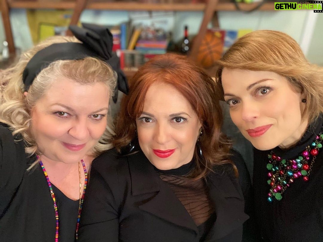 Eleni Randou - 12.7K Likes - Ερχόμαστεε!!!
«Ζακέτα να πάρεις»
Πρεμιέρα 27 Μαρτίου στις 20:00👩👦
@ertofficial_
@zaketanapareis_ert