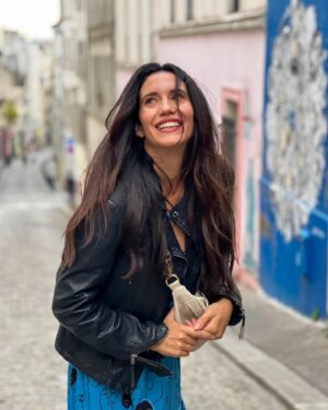 Eleni Vaitsou Instagram - 𝑻𝒉𝒊𝒓𝒅 𝒕𝒊𝒎𝒆 𝒊𝒔 𝒂 𝒄𝒉𝒂𝒓𝒎 ✨Είπα να δώσω ακόμη μια ευκαιρία στην πόλη του φωτός (κ του έρωτα;) μήπως και με γοητεύσει γιατί δεν γινόταν να είμαι η μόνη που την είχα λίγο του πεταματού (αν είναι δυνατόν!) και έχω να πω πώς 𝑻𝑰𝑴𝑰𝑵𝑮 𝑰𝑺 𝑬𝑽𝑬𝑹𝒀𝑻𝑯𝑰𝑵𝑮! 
𝒫𝒶𝓇𝒾𝓈 𝒿ℯ 𝓉’𝒶𝒾𝓂ℯ κι εγώ κι ας άργησα! ❤️

____________________________
#paris #travel #travelgram #city