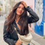 Eleni Vaitsou Instagram - 𝑻𝒉𝒊𝒓𝒅 𝒕𝒊𝒎𝒆 𝒊𝒔 𝒂 𝒄𝒉𝒂𝒓𝒎 ✨Είπα να δώσω ακόμη μια ευκαιρία στην πόλη του φωτός (κ του έρωτα;) μήπως και με γοητεύσει γιατί δεν γινόταν να είμαι η μόνη που την είχα λίγο του πεταματού (αν είναι δυνατόν!) και έχω να πω πώς 𝑻𝑰𝑴𝑰𝑵𝑮 𝑰𝑺 𝑬𝑽𝑬𝑹𝒀𝑻𝑯𝑰𝑵𝑮! 𝒫𝒶𝓇𝒾𝓈 𝒿ℯ 𝓉’𝒶𝒾𝓂ℯ κι εγώ κι ας άργησα! ❤️ ____________________________ #paris #travel #travelgram #city