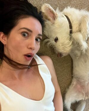 Eleni Vaitsou Instagram - 𝙄 𝙙𝙤𝙣’𝙩 𝙘𝙖𝙧𝙚 𝙬𝙝𝙖𝙩 𝙖𝙣𝙮𝙤𝙣𝙚 𝙩𝙝𝙞𝙣𝙠𝙨 𝙤𝙛 𝙢𝙚. 𝙀𝙭𝙘𝙚𝙥𝙩 𝙙𝙤𝙜𝙨. 𝙄 𝙬𝙖𝙣𝙩 𝙙𝙤𝙜𝙨 𝙩𝙤 𝙡𝙞𝙠𝙚 𝙢𝙚. 🐾❤️🐾