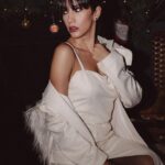 Eleni Vaitsou Instagram - 𝙈𝙮 𝙞𝙙𝙚𝙖 𝙤𝙛 𝙖 𝑾𝒉𝒊𝒕𝒆 𝑪𝒉𝒓𝒊𝒔𝒕𝒎𝒂𝒔! ✨𝙎𝙝𝙞𝙣𝙚 𝙗𝙧𝙞𝙜𝙝𝙩 𝙤𝙣 𝙬𝙝𝙞𝙩𝙚!🤍❄️ @nadiaraptiofficial #nadiarapticollection #christmastime #festivewear #whiteoutfit #ootd