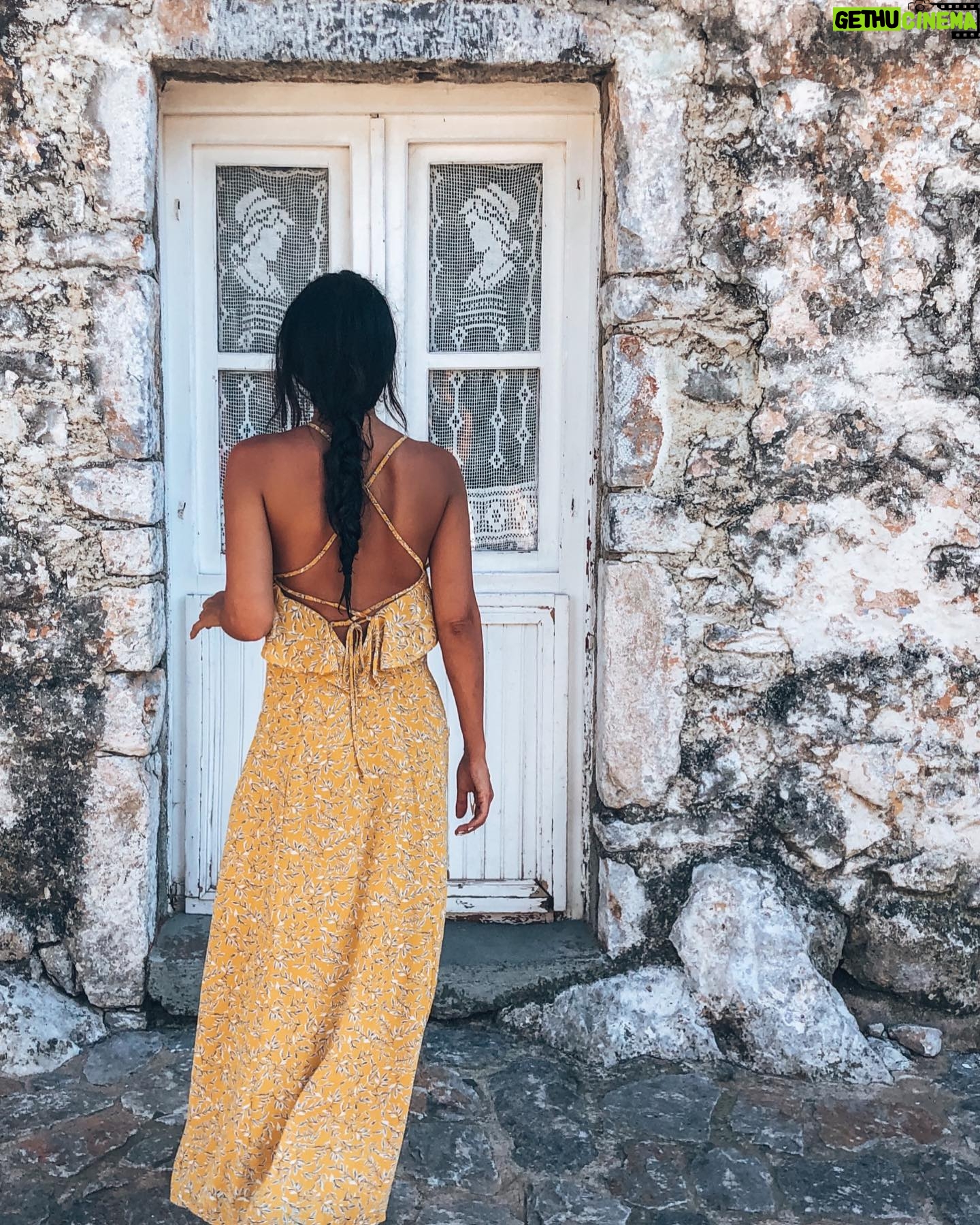 Eleni Vaitsou - 11.4K Likes - Κι ο ήλιος του Οκτώβρη, καλοκαιρινός ☀️ Καλό μήνα
__________________________
#october #sunday #sunnyday #happysunday