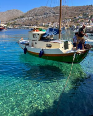 Eleni Vaitsou Instagram - Στο νησί του Νιρέα 
___________________________
#islandlife #summervibes